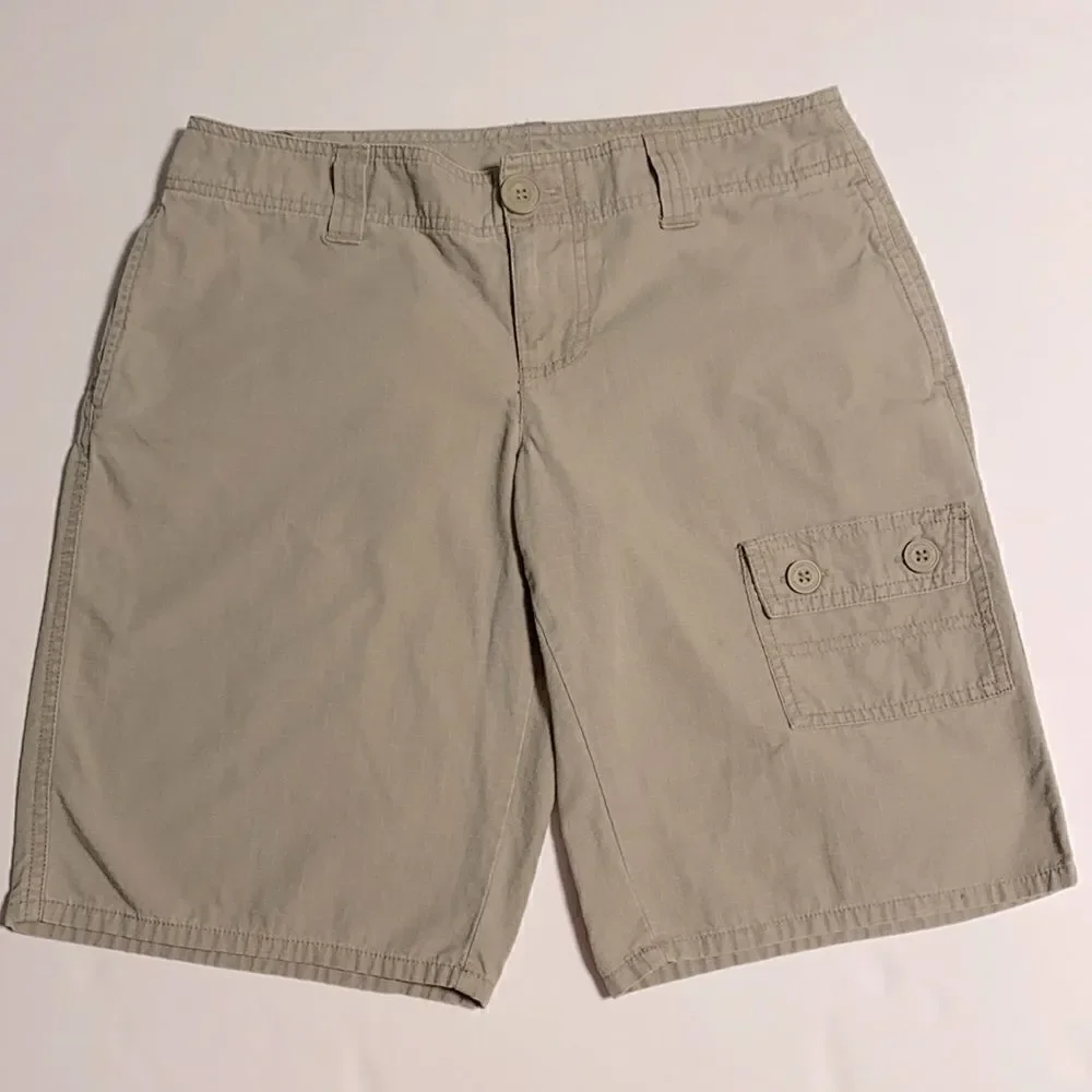 The North Face tan cotton 10.5” shorts 4 Long